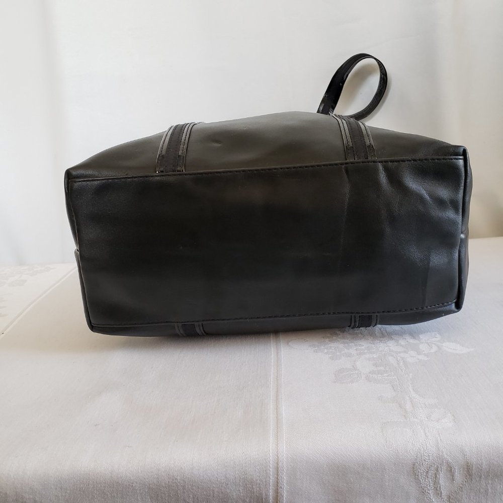 Designer Parfums GIVENCHY Black patent leather tote bag - Picture 6 of 11